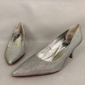 Nine West Silver Metallic Heels 7.5 Pointed Toe Pumps Wedding Party Shoes